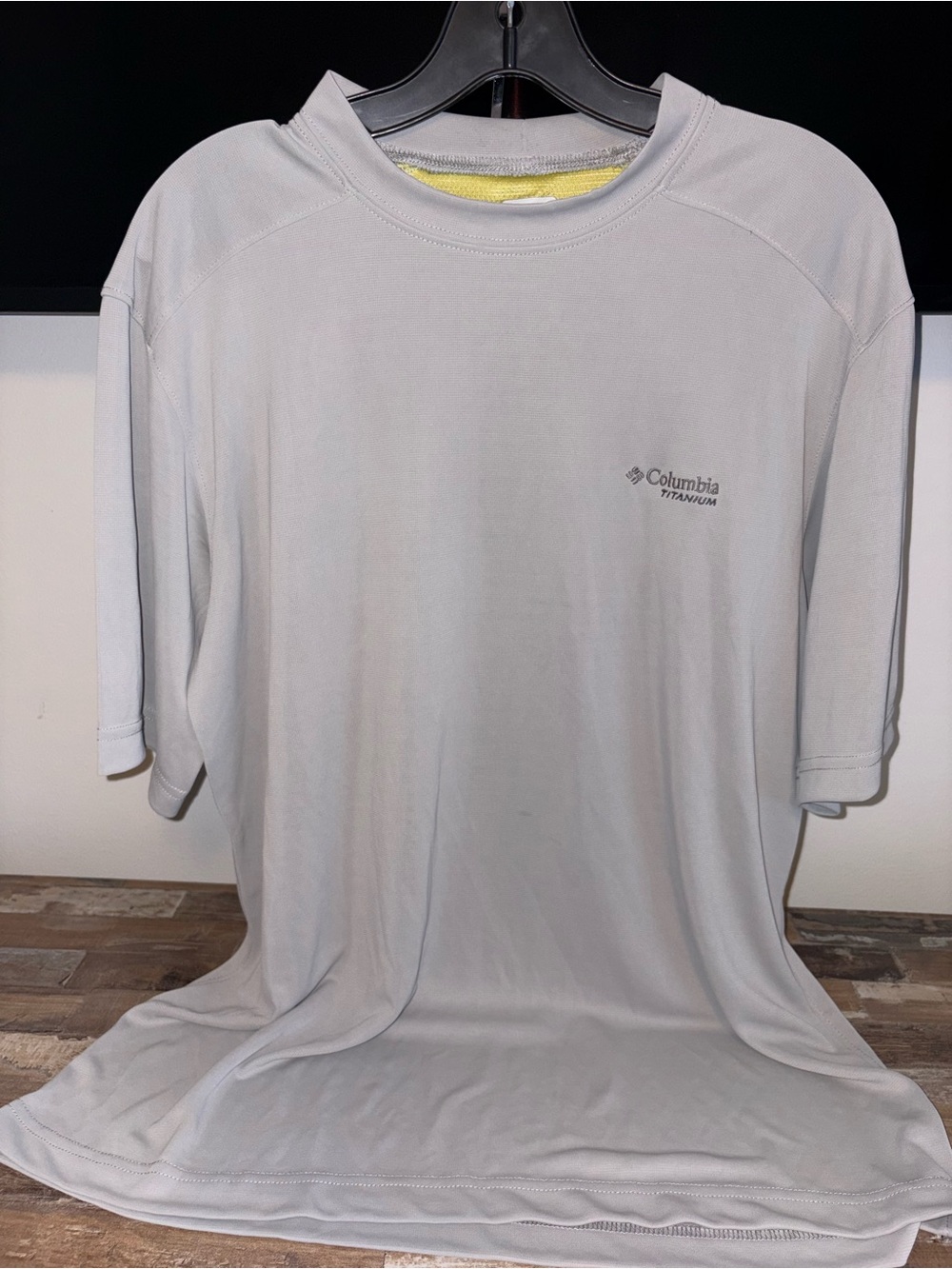 Columbia Titanium Men's Light Gray Short Sleeve Performance Tee